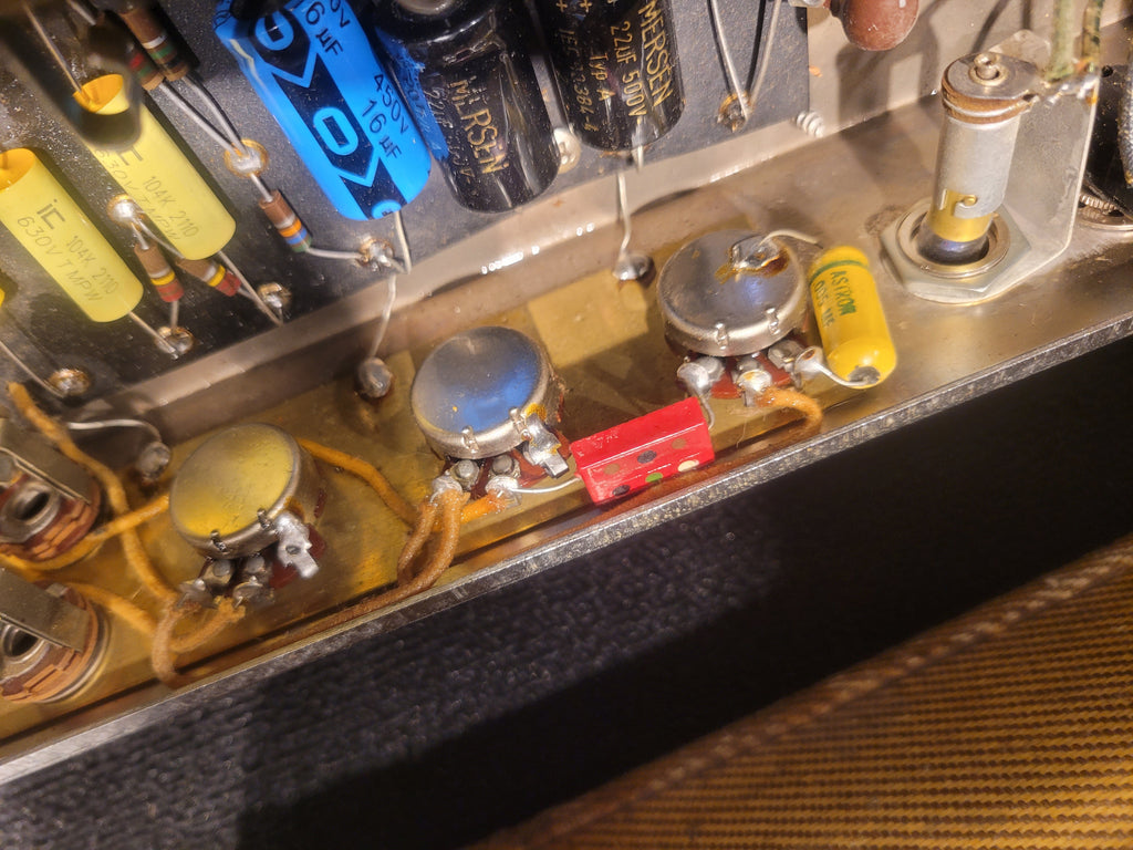 Fender Deluxe Tweed Amplifier 1956 - View 8 | MusicMarket