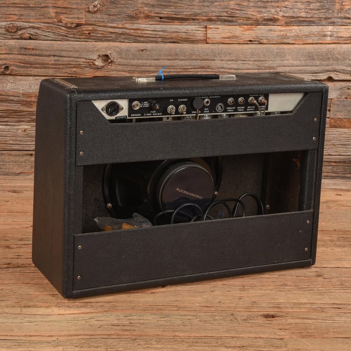 Fender Deluxe Reverb 2-Channel 22-Watt 1x12" Guitar Combo 1967 - View 2 | MusicMarket