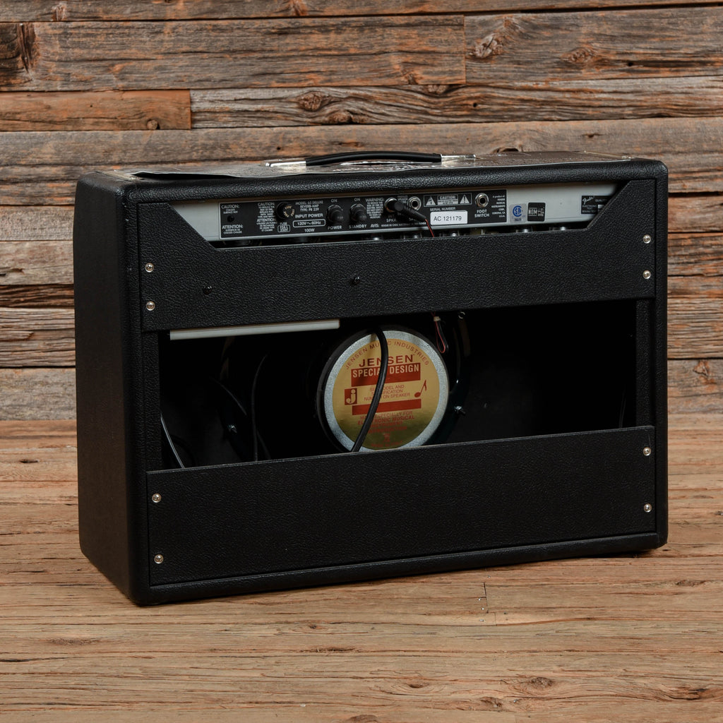Fender '65 Deluxe Reverb Reissue 22-Watt 1x12" Guitar Combo - View 2 | MusicMarket