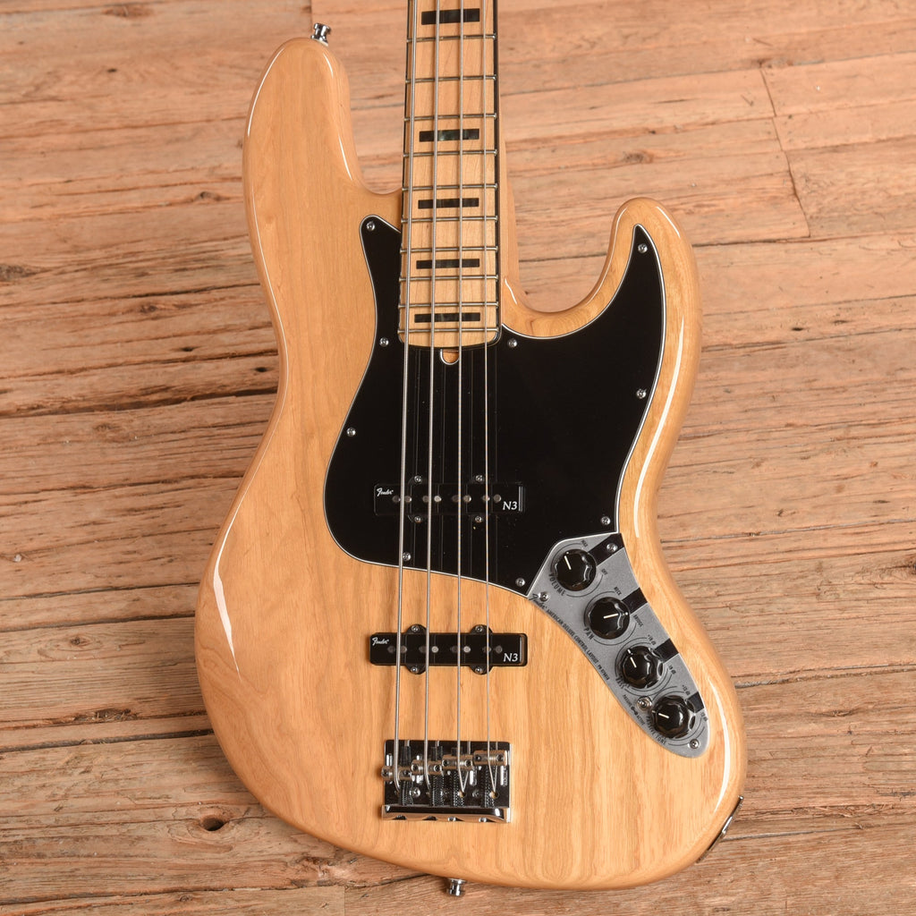 Fender American Deluxe Jazz Bass Ash Natural 2013 - View 2 | MusicMarket