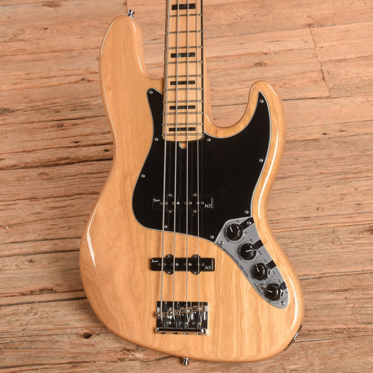 Fender American Deluxe Jazz Bass Ash Natural 2013 - View 2 | MusicMarket