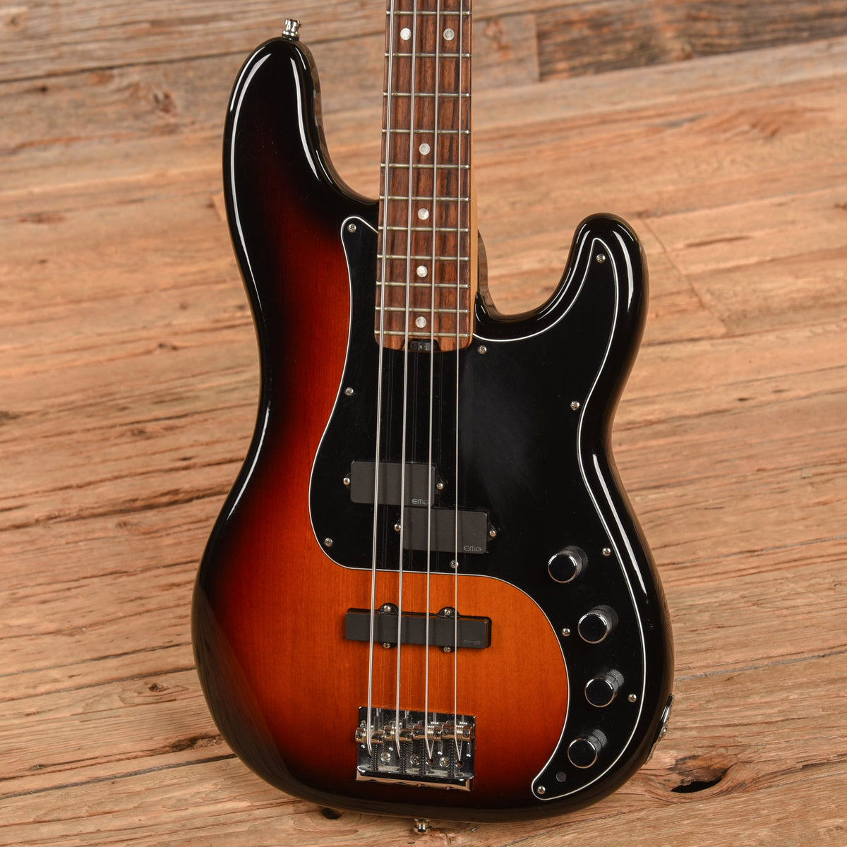 Fender American Elite Precision Bass Sunburst 2016 - View 2 | MusicMarket