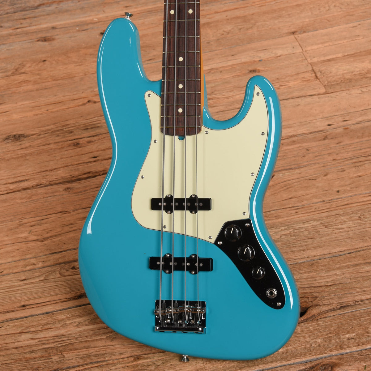 Fender American Professional II Jazz Bass Miami Blue 2024 - View 2 | MusicMarket