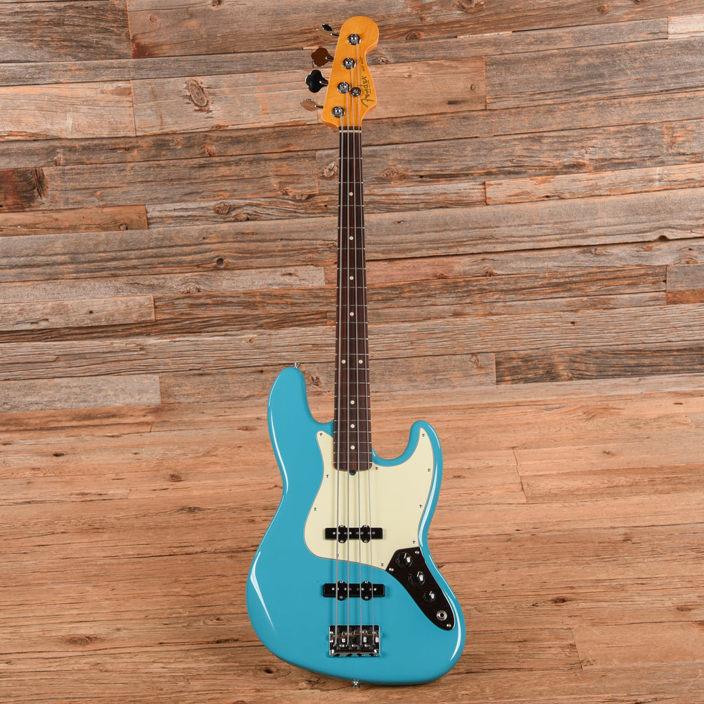 Fender American Professional II Jazz Bass Miami Blue 2024 - View 4 | MusicMarket