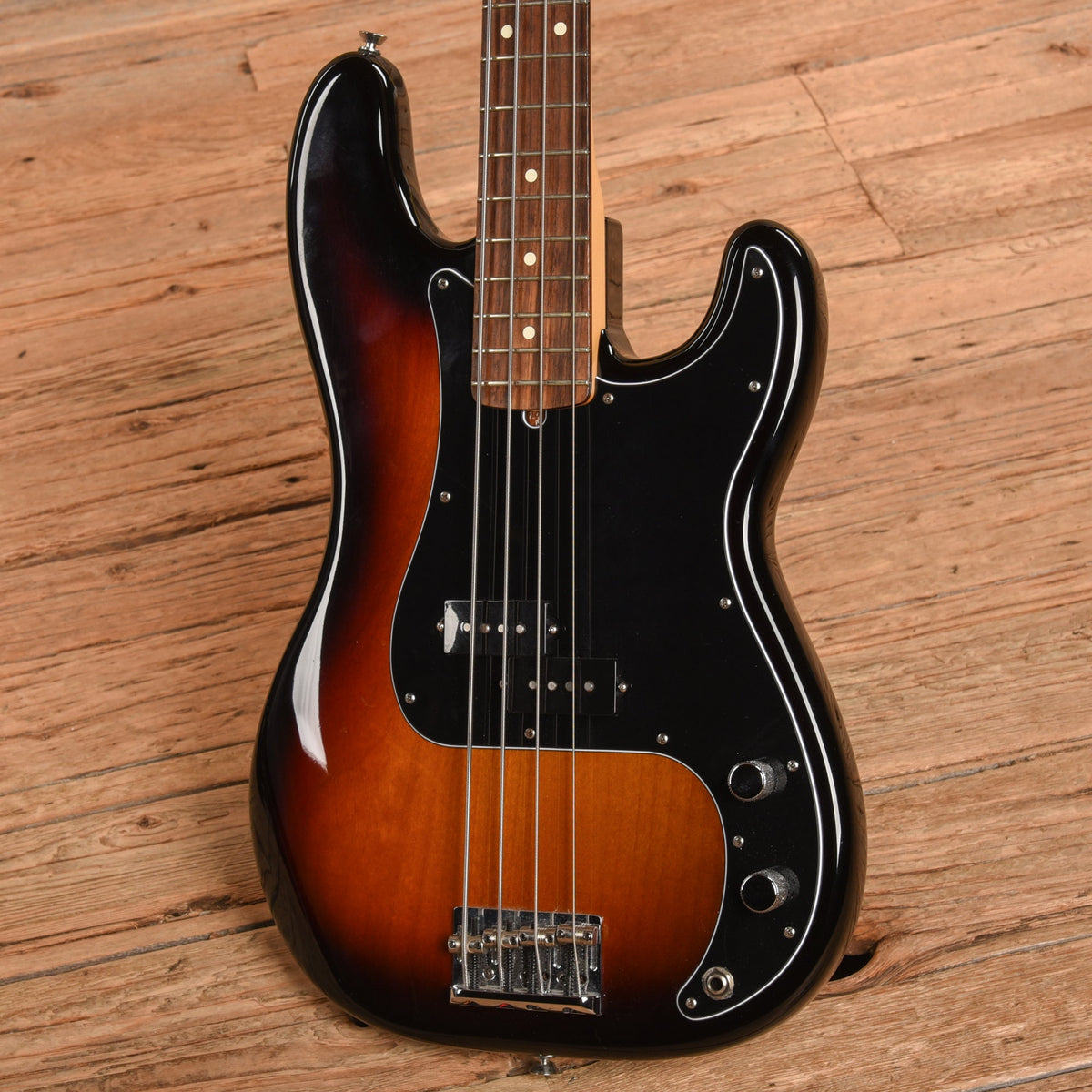 Fender American Standard Precision Bass Sunburst 2015 - View 2 | MusicMarket