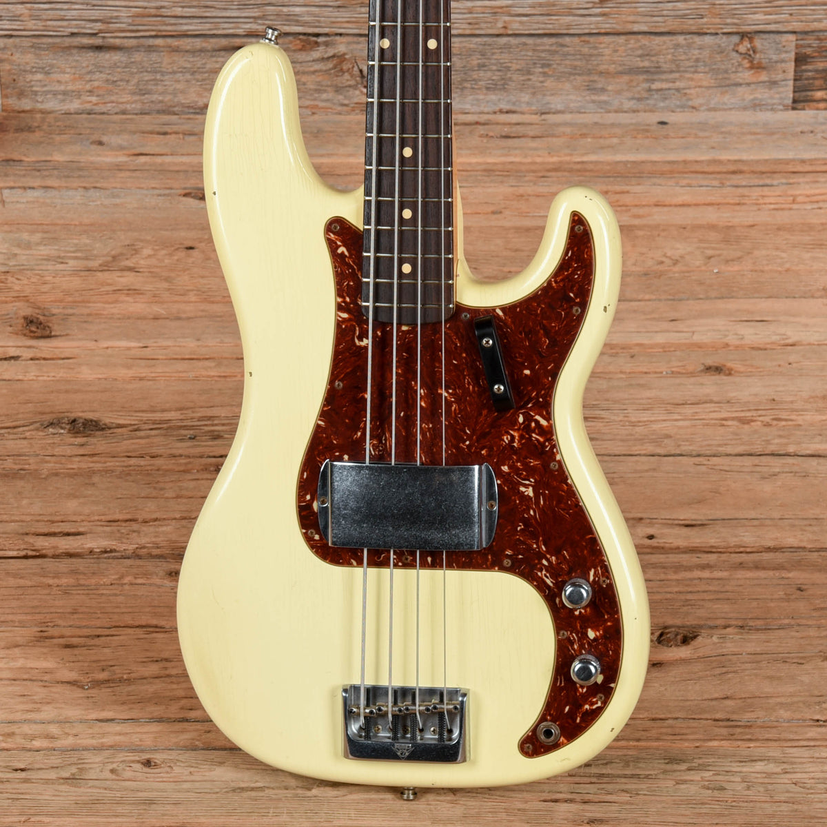 Fender Custom Shop Postmodern P/J Bass Vintage White - View 2 | MusicMarket