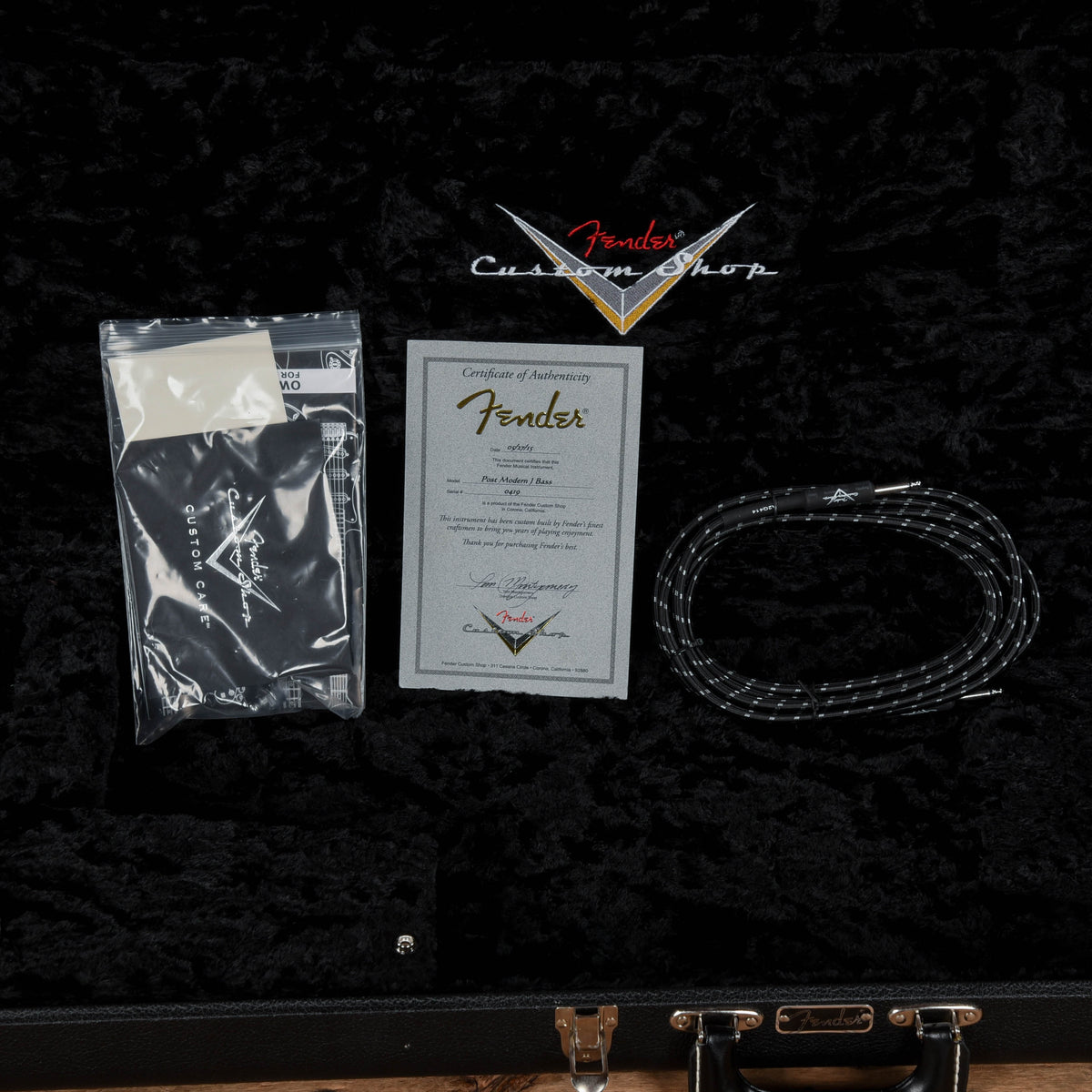 Fender Custom Shop Postmodern P/J Bass Vintage White - View 10 | MusicMarket