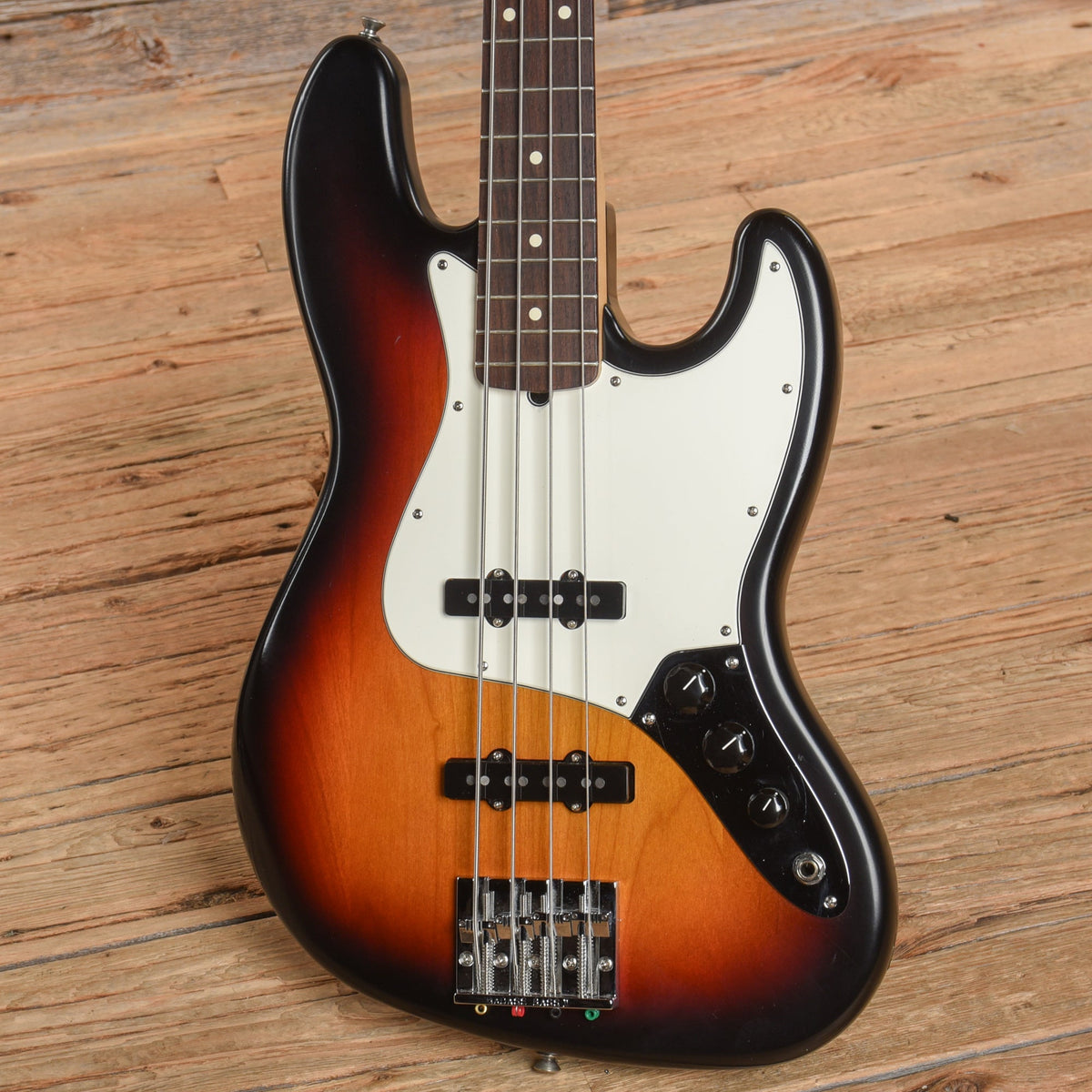 Fender Highway One Jazz Bass Sunburst - View 2 | MusicMarket