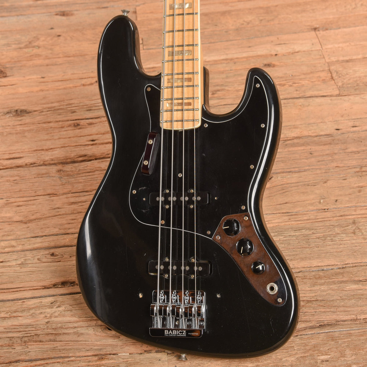 Fender Jazz Bass Black 1975 - View 2 | MusicMarket