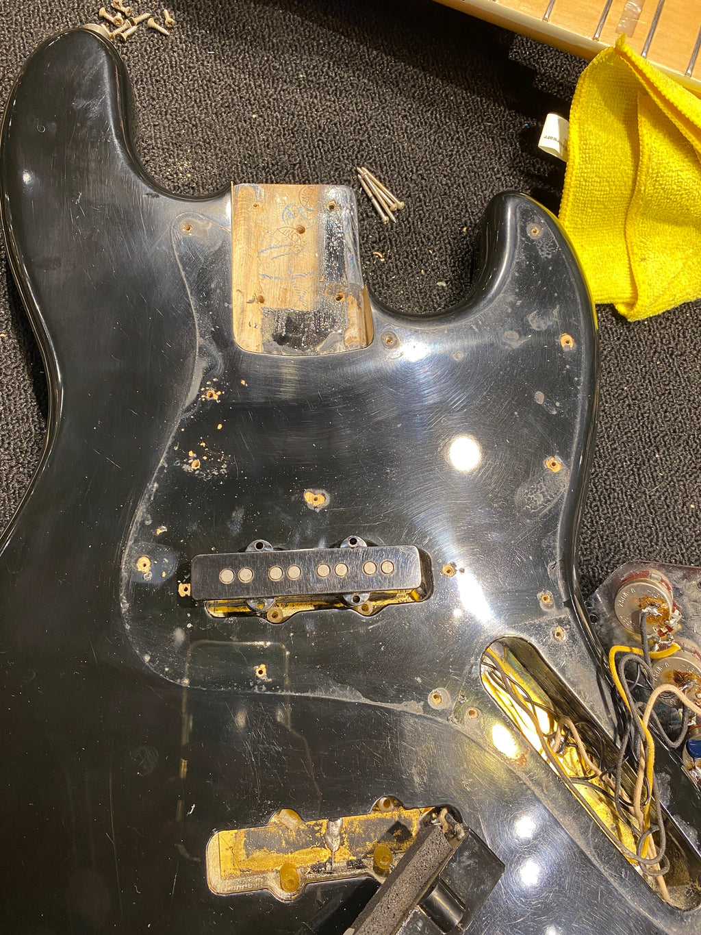 Fender Jazz Bass Black 1975 - View 10 | MusicMarket
