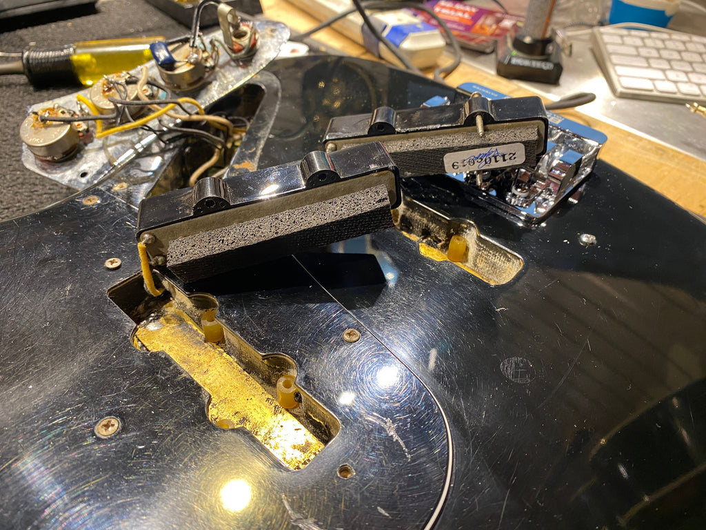 Fender Jazz Bass Black 1975 - View 13 | MusicMarket