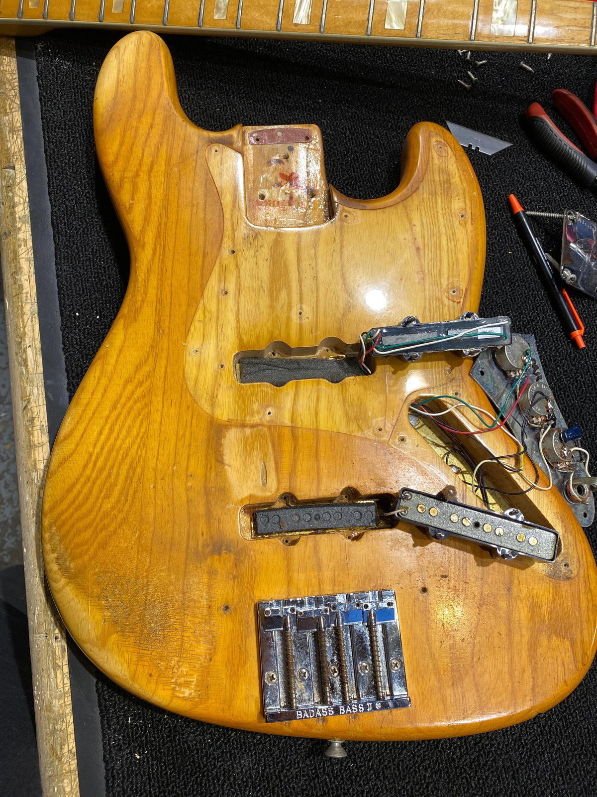 Fender Jazz Bass Natural 1973 - View 17 | MusicMarket