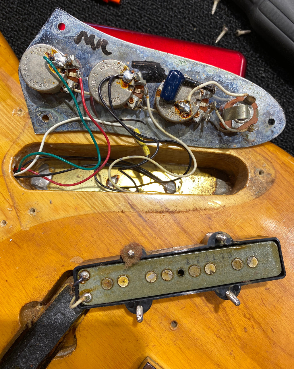 Fender Jazz Bass Natural 1973 - View 13 | MusicMarket