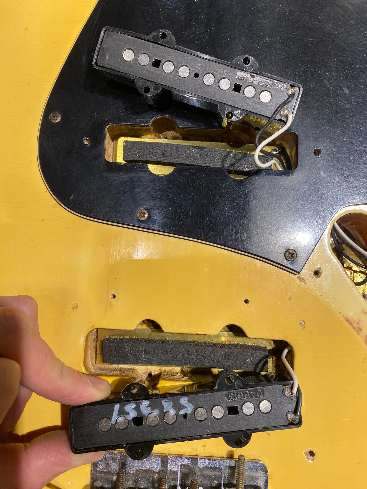 Fender Jazz Bass Olympic White 1974 - View 17 | MusicMarket