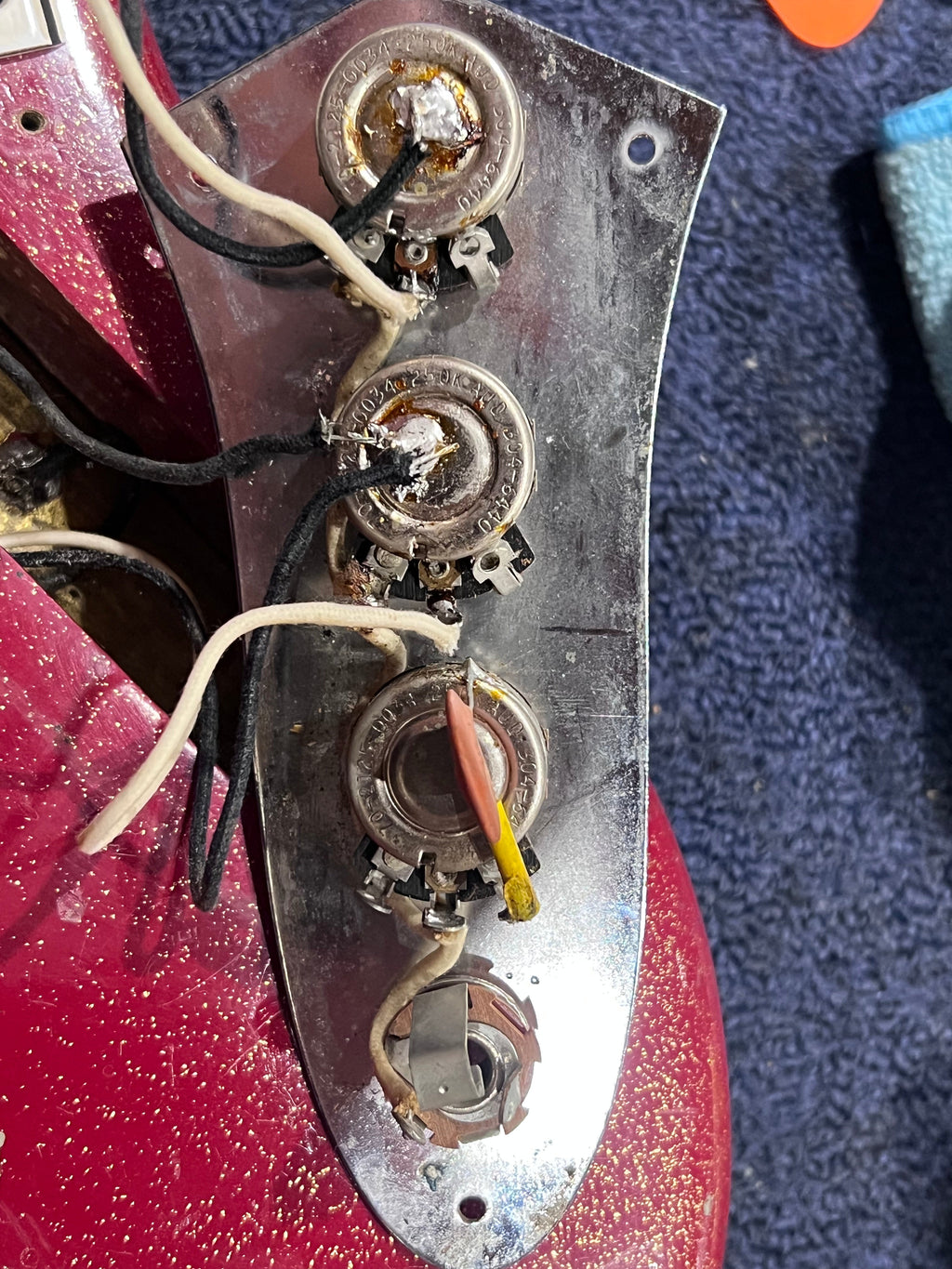 Fender Jazz Bass Red Sparkle Refin 1964 - View 13 | MusicMarket