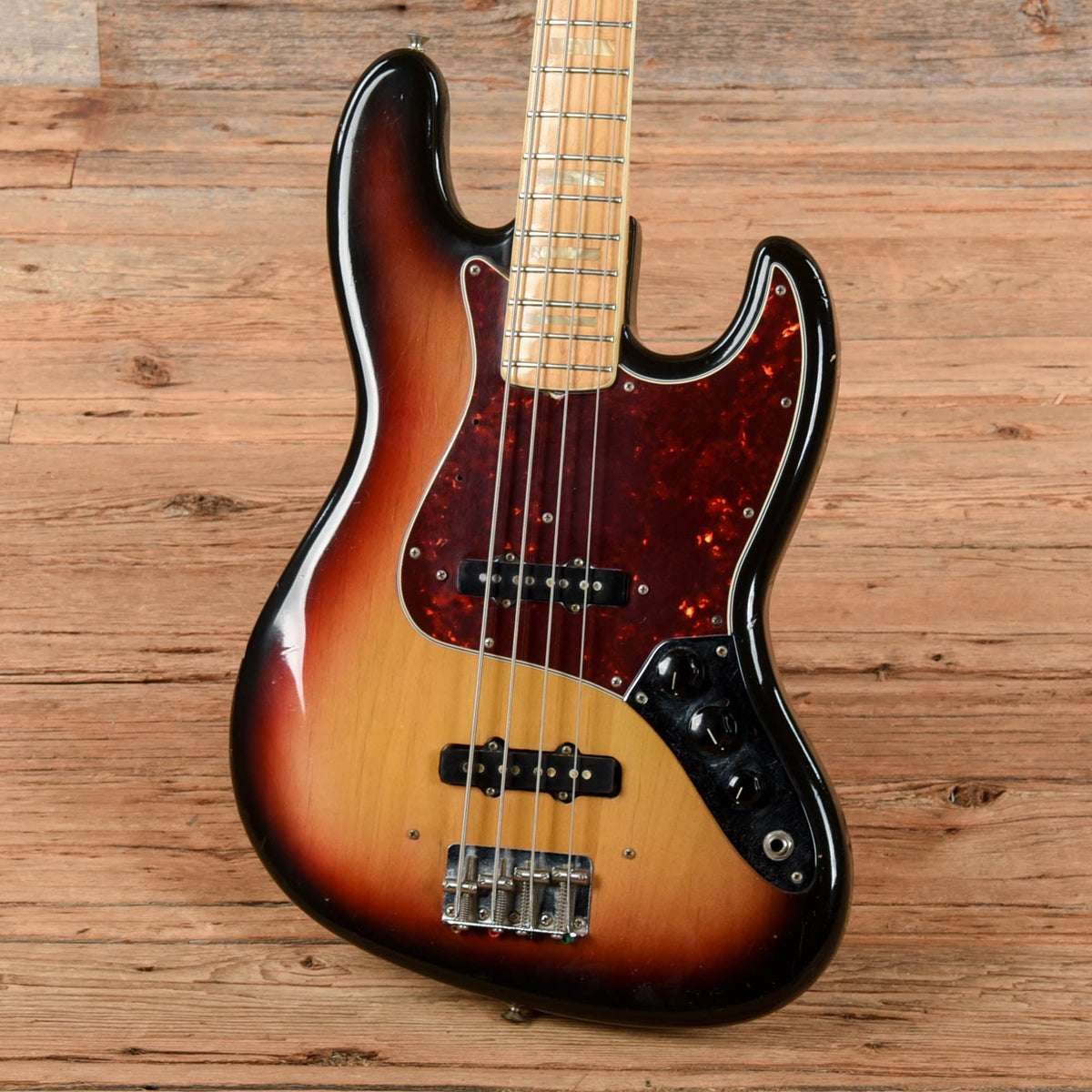 Fender Jazz Bass Sunburst 1974 - View 2 | MusicMarket