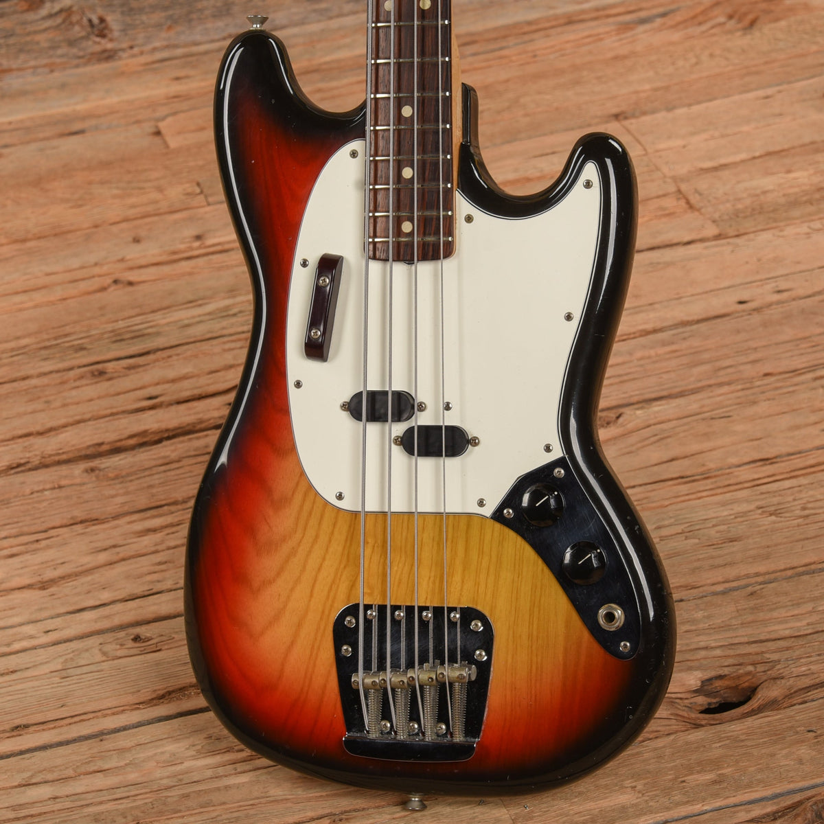 Fender Mustang Bass Sunburst 1976 - View 2 | MusicMarket