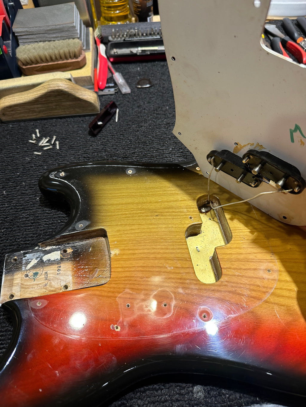 Fender Mustang Bass Sunburst 1976 - View 11 | MusicMarket