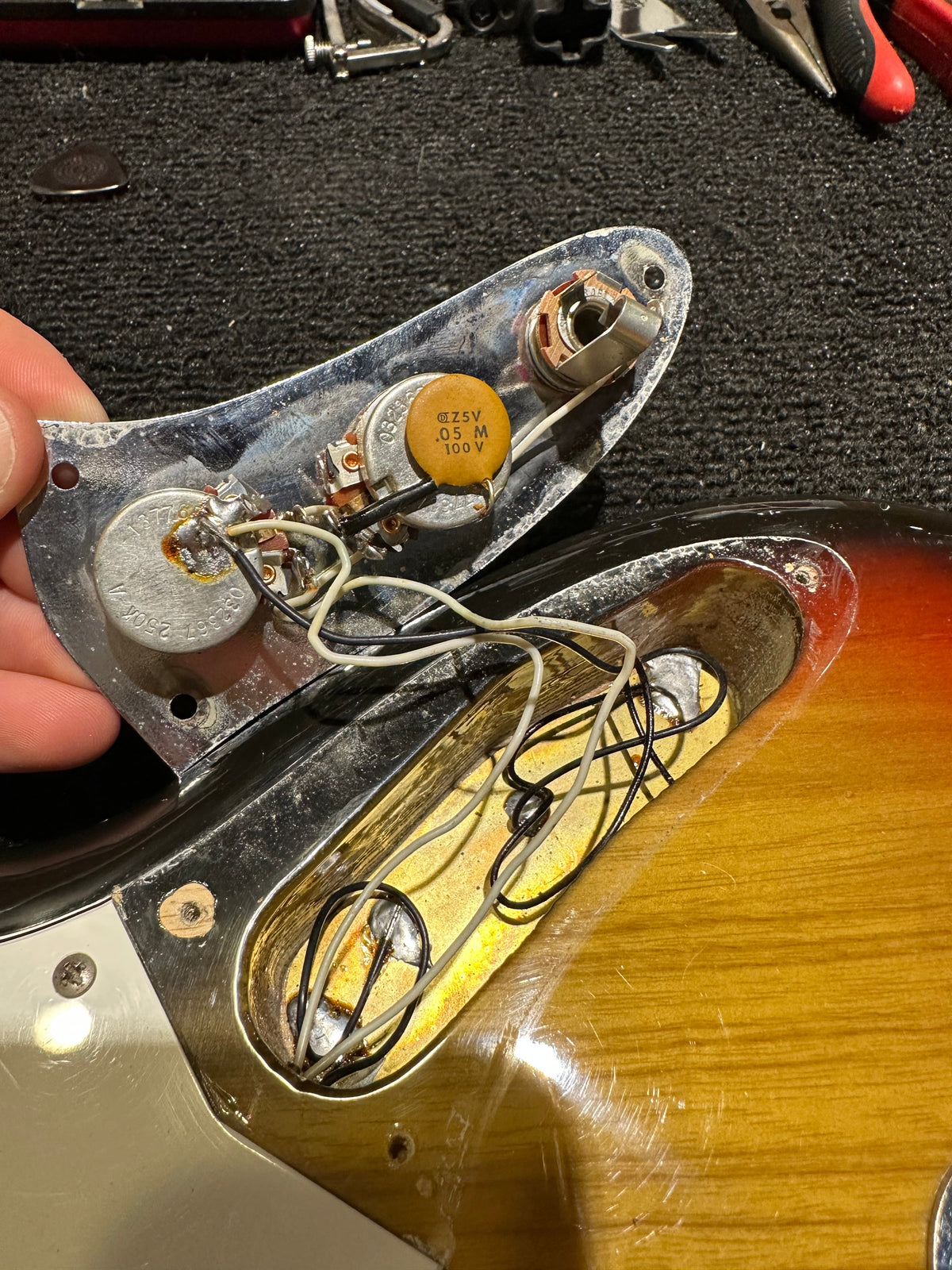 Fender Mustang Bass Sunburst 1976 - View 12 | MusicMarket
