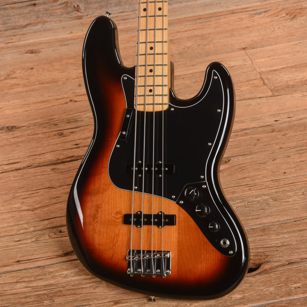 Fender Player Jazz Bass 3-Color Sunburst 2021 - View 2 | MusicMarket