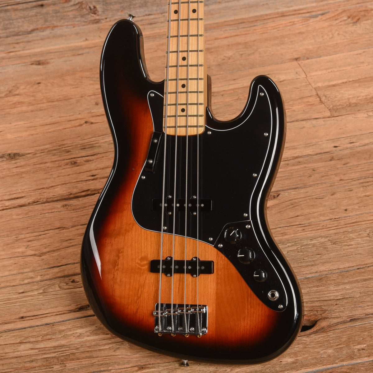 Fender Player Jazz Bass 3-Color Sunburst 2021 - View 2 | MusicMarket