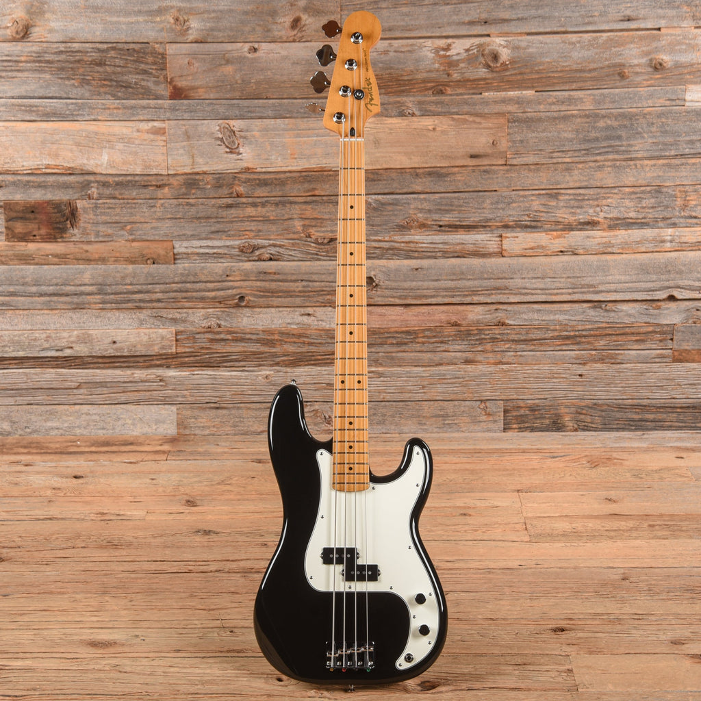 Fender Player Precision Bass Black 2024 - View 4 | MusicMarket