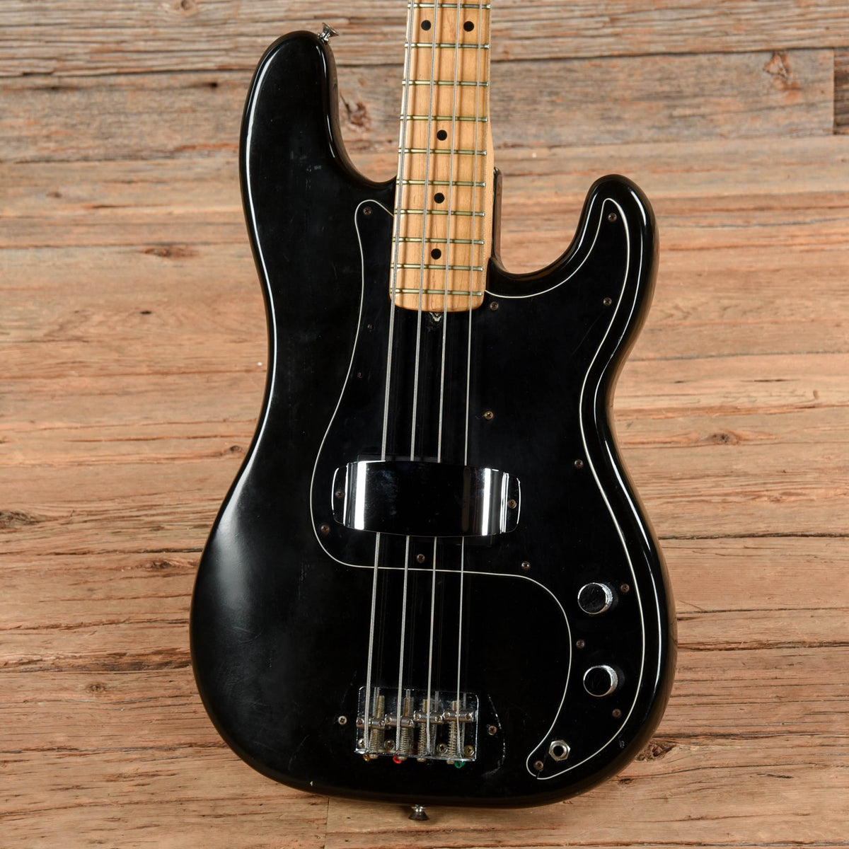 Fender Precision Bass Black 1977 - View 2 | MusicMarket