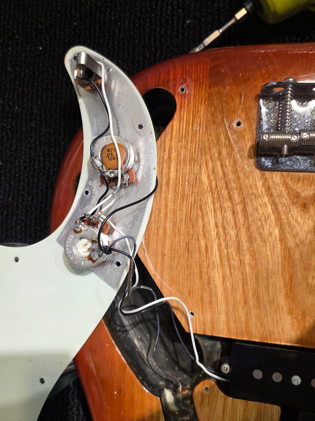 Fender Precision Bass Sienna Sunburst 1979 - View 11 | MusicMarket