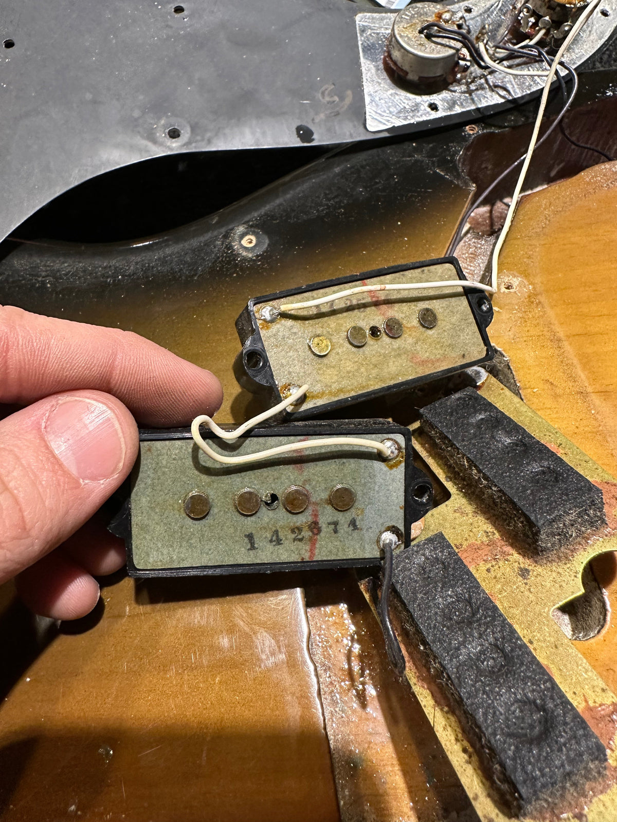 Fender Precision Bass Sunburst 1974 - View 17 | MusicMarket