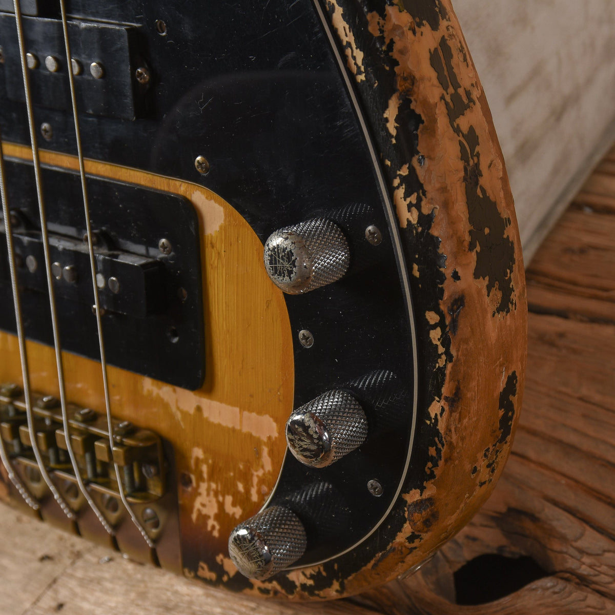 Fender Precision Bass Sunburst 1974 - View 11 | MusicMarket