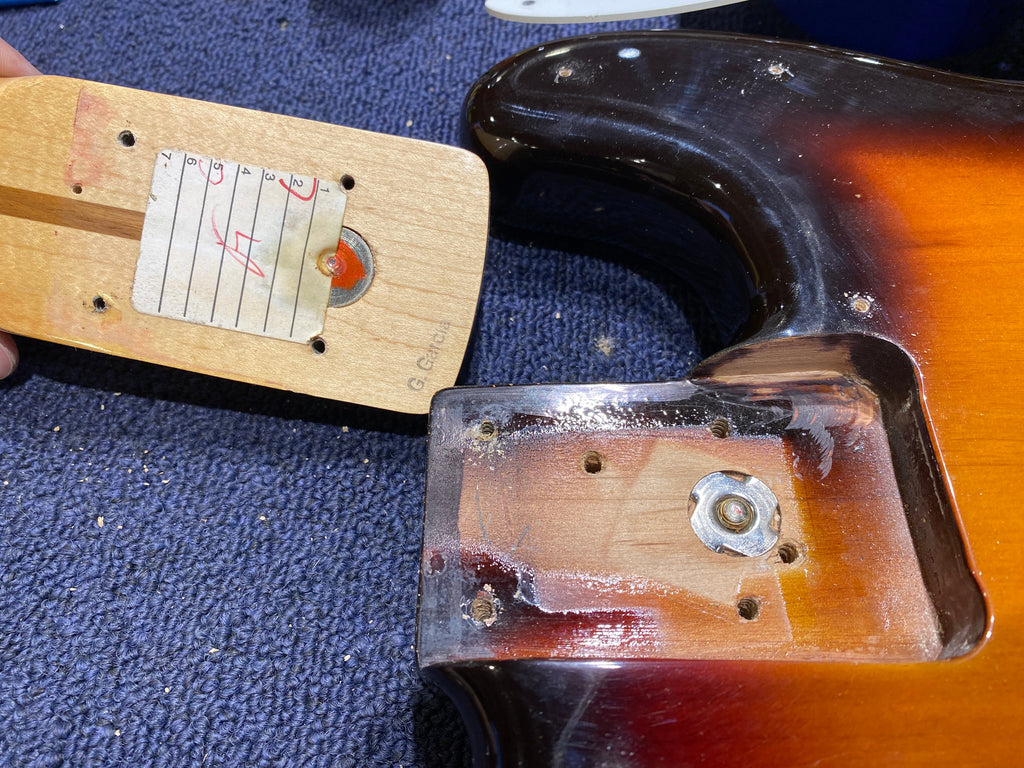 Fender Precision Bass Sunburst 1984 - View 10 | MusicMarket