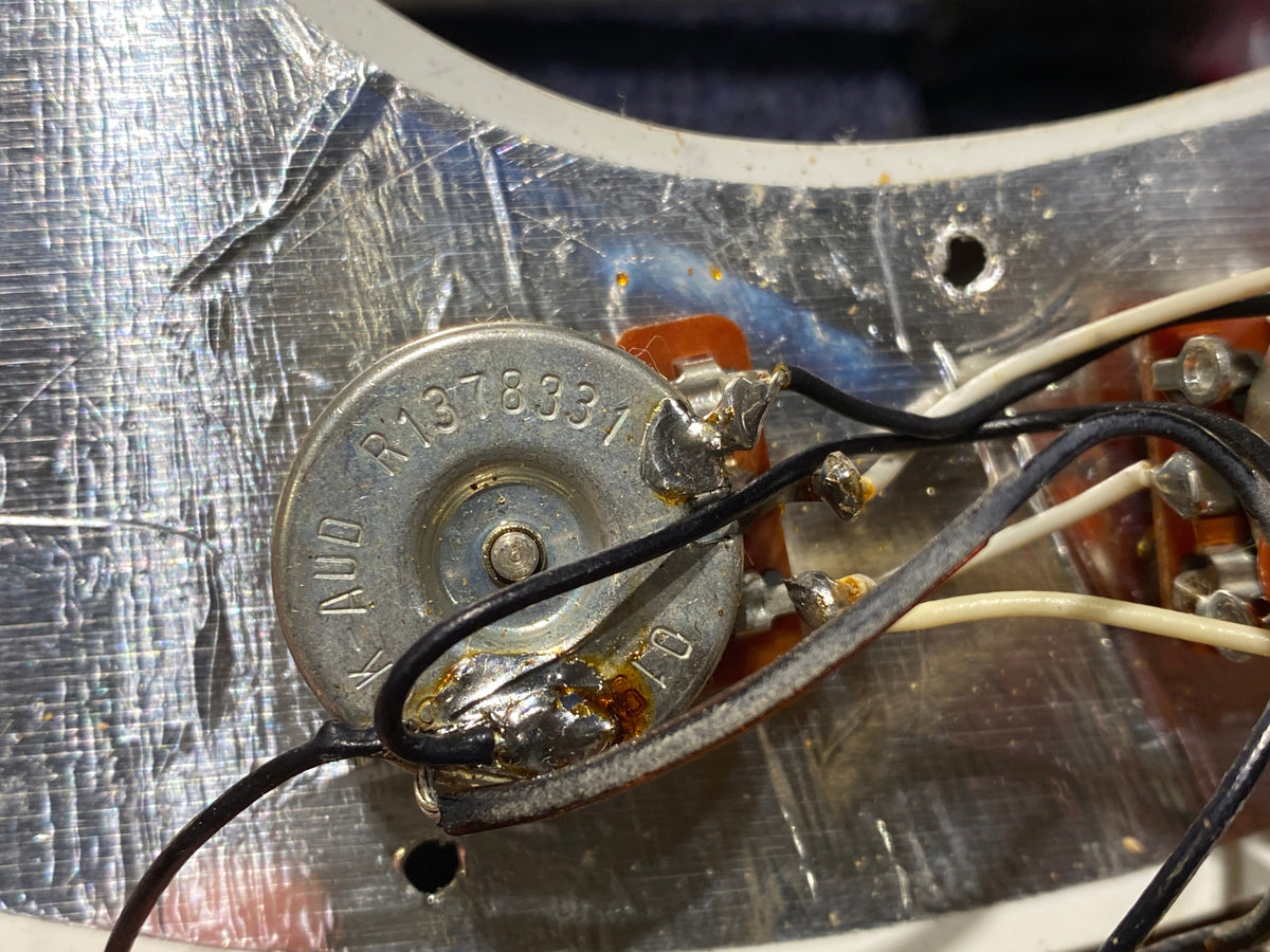 Fender Precision Bass Sunburst 1984 - View 13 | MusicMarket