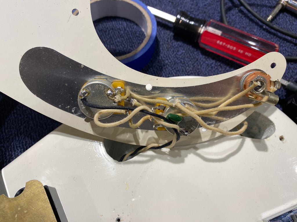 Fender Precision Bass White Refin 1972 - View 13 | MusicMarket