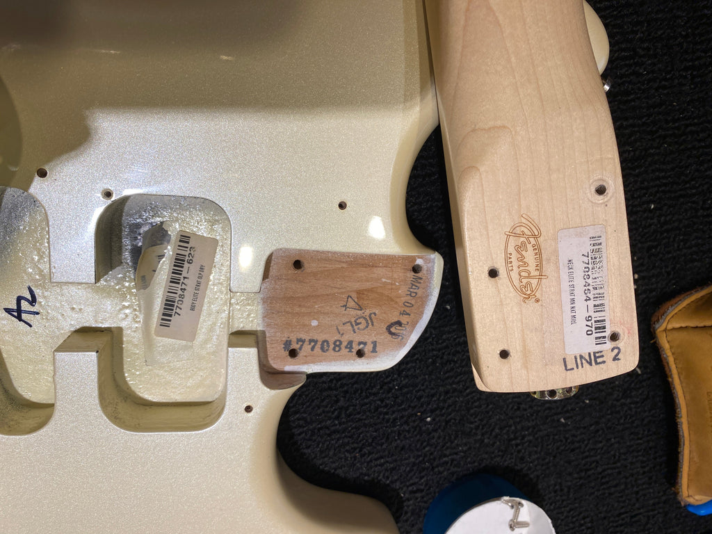 Fender Precision Bass White Refin 1972 - View 9 | MusicMarket