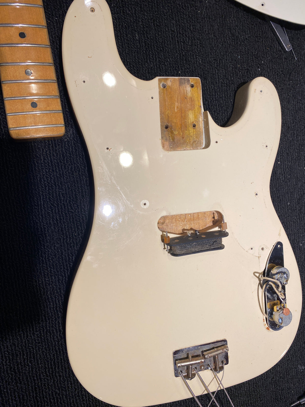 Fender Telecaster Bass White Refin 1971 - View 12 | MusicMarket
