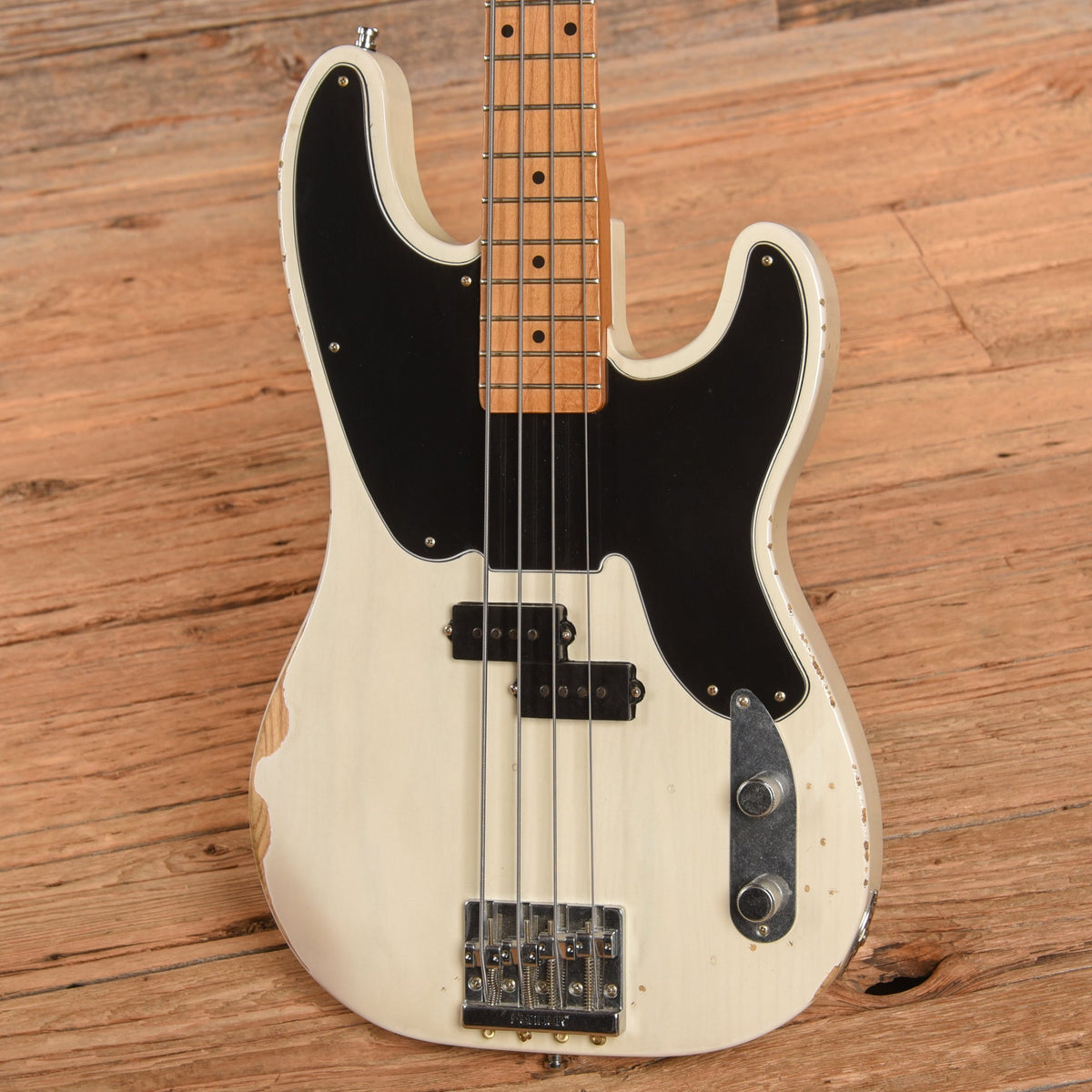 Fender Mike Dirnt Road Worn Artist Series Signature Precision Bass White Blonde 2018 - View 2 | MusicMarket