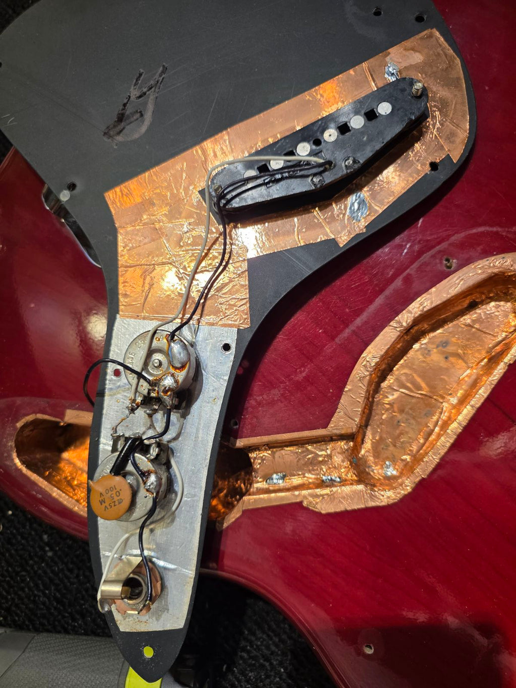 Fender Music Master Bass Red 1980 - View 10 | MusicMarket