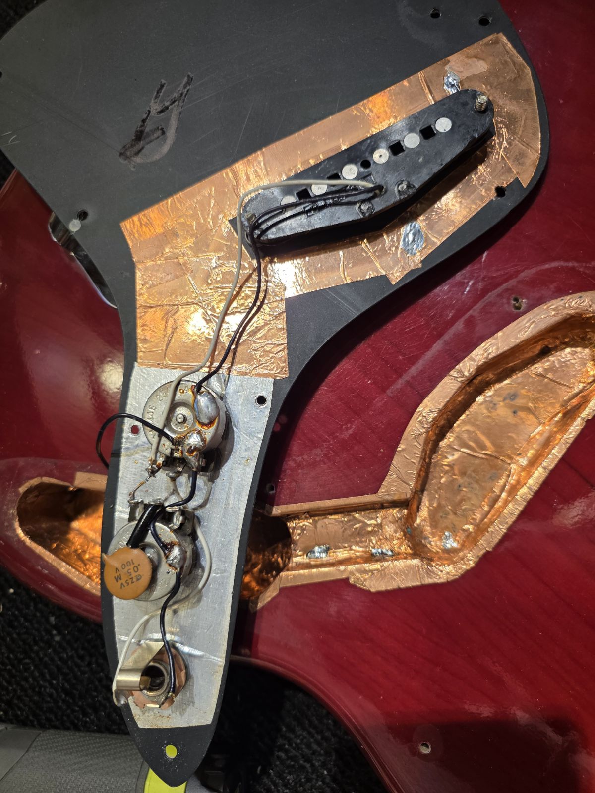 Fender Music Master Bass Red 1980 - View 10 | MusicMarket