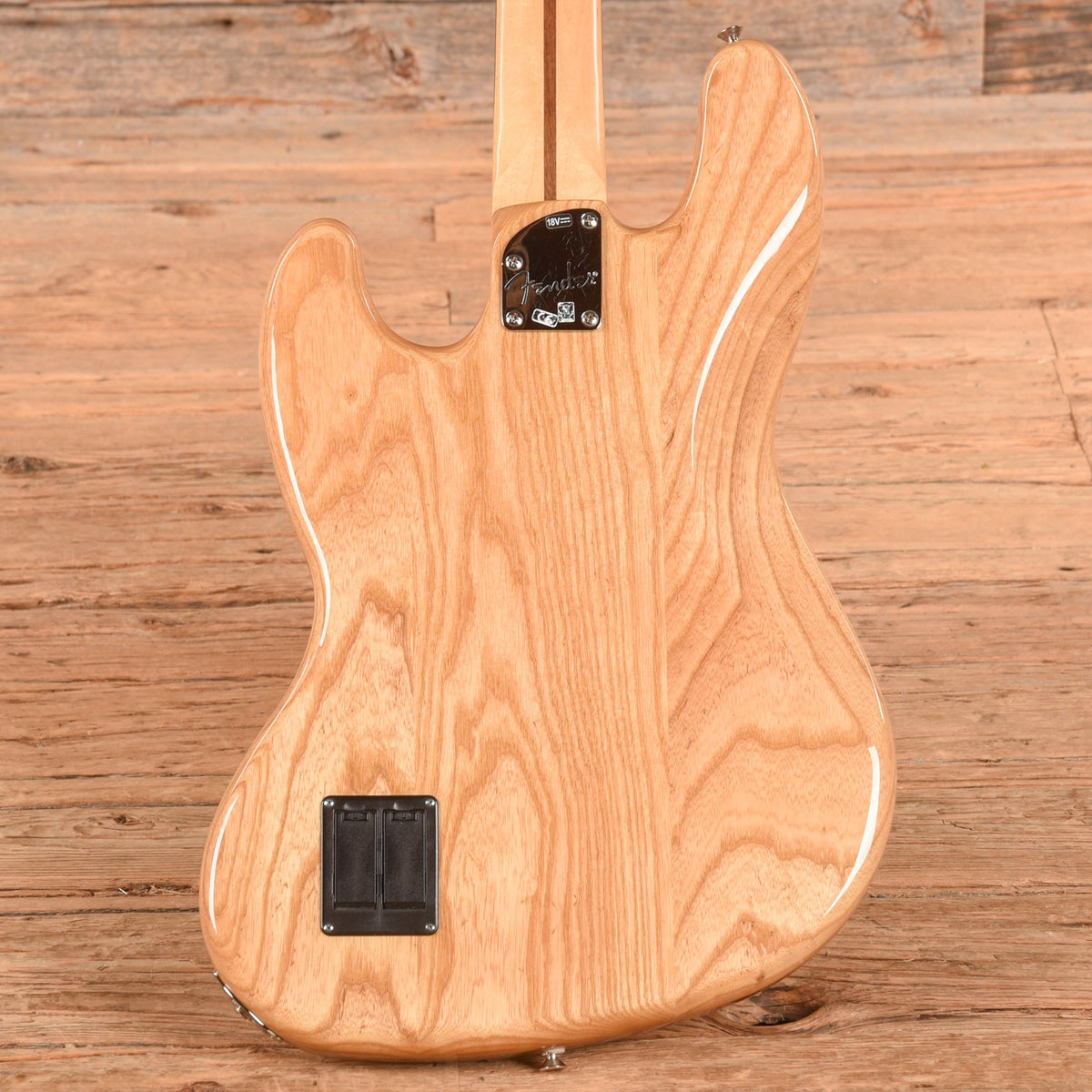 Fender Deluxe Active Jazz Bass Natural 2020 - View 3 | MusicMarket