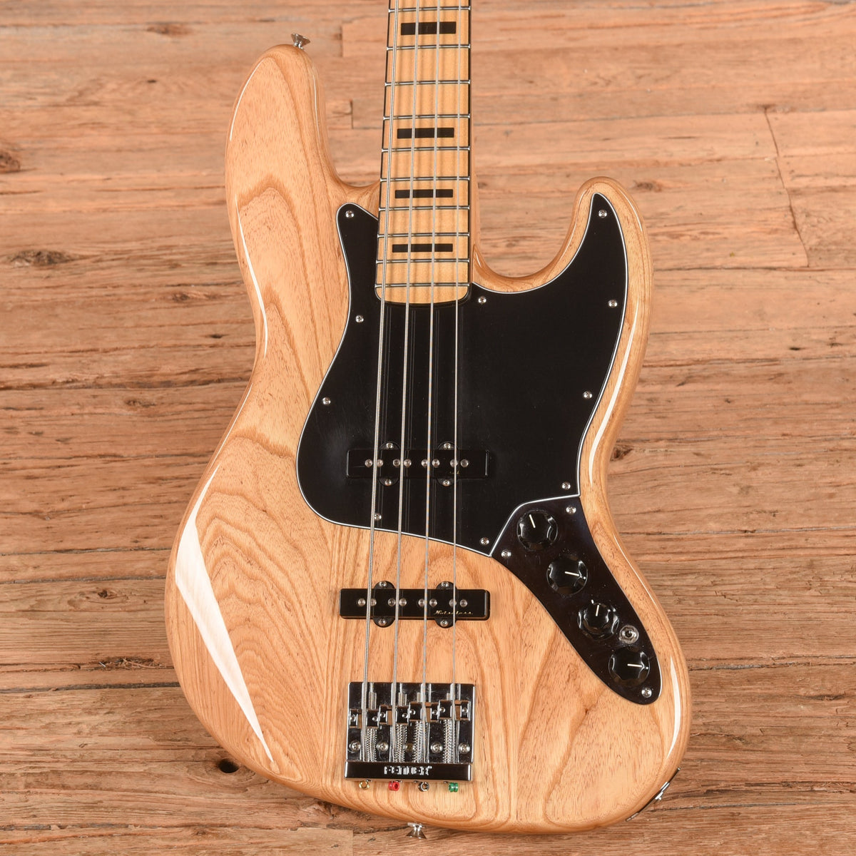 Fender Deluxe Active Jazz Bass Natural 2020 - View 2 | MusicMarket