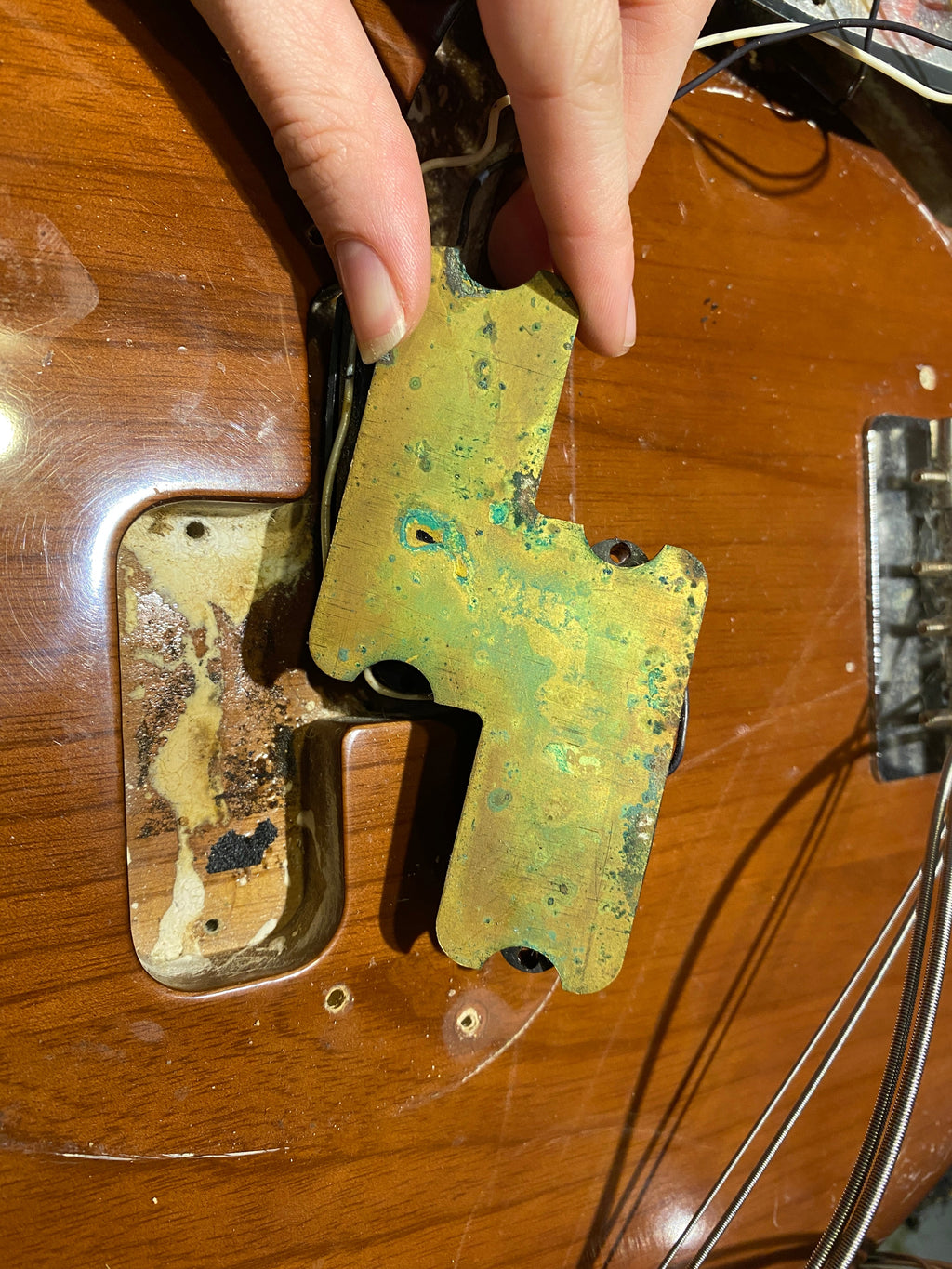 Fender Precision Bass Mocha 1977 - View 13 | MusicMarket