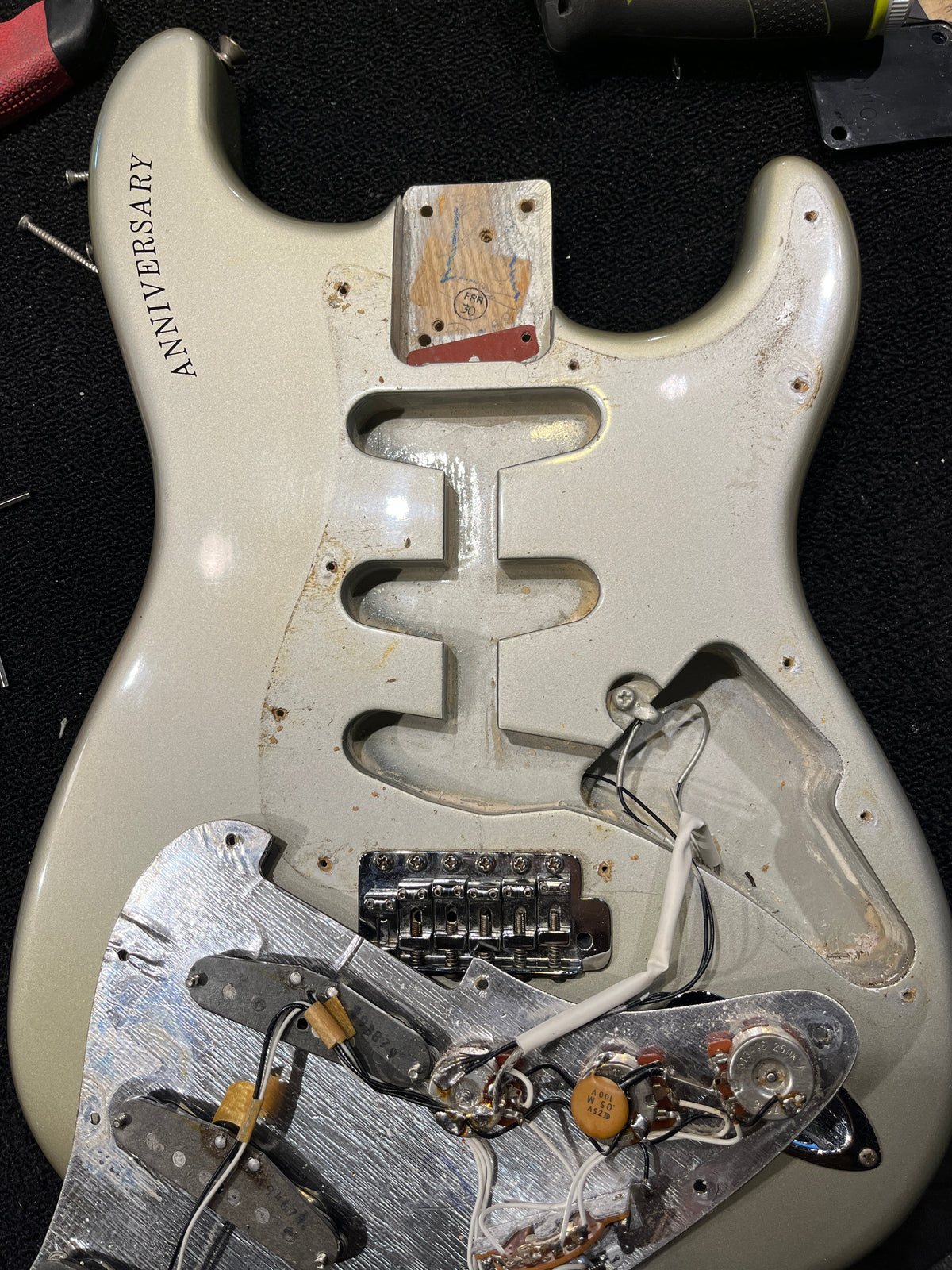 Fender 25th Anniversary Stratocaster Porsche Silver 1979 - View 11 | MusicMarket