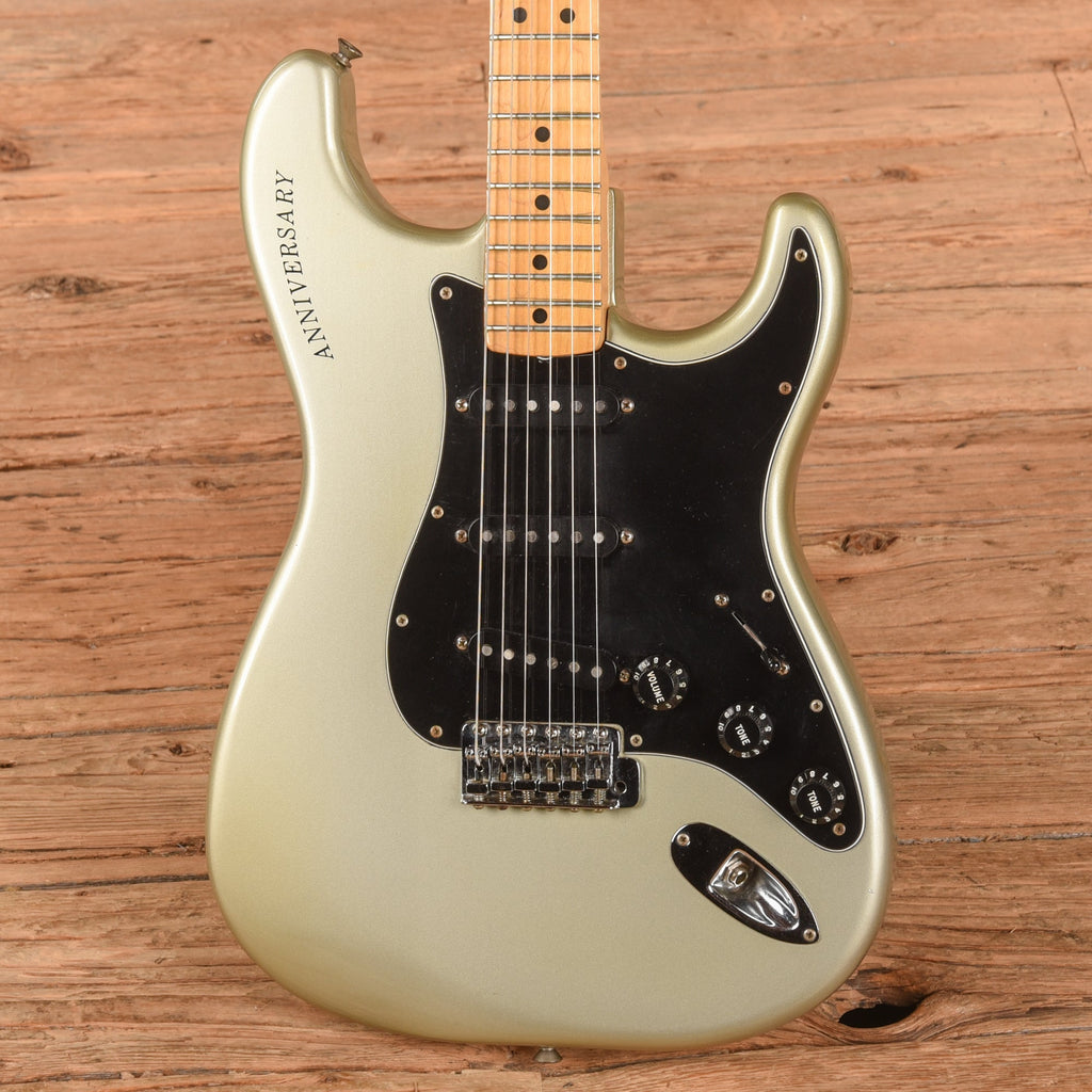Fender 25th Anniversary Stratocaster Porsche Silver 1979 - View 2 | MusicMarket