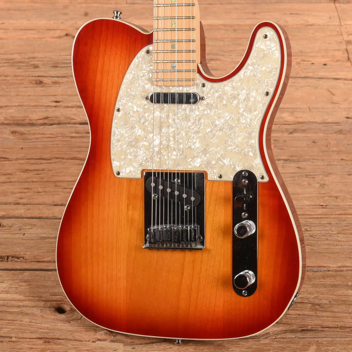 Fender American Deluxe Telecaster Aged Cherry Sunburst 2007 - View 2 | MusicMarket