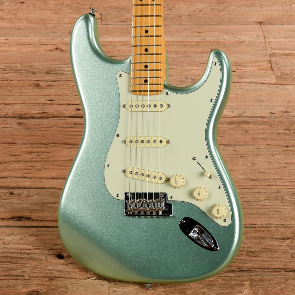 Fender American Professional II Stratocaster Mystic Surf Green 2021 - View 2 | MusicMarket