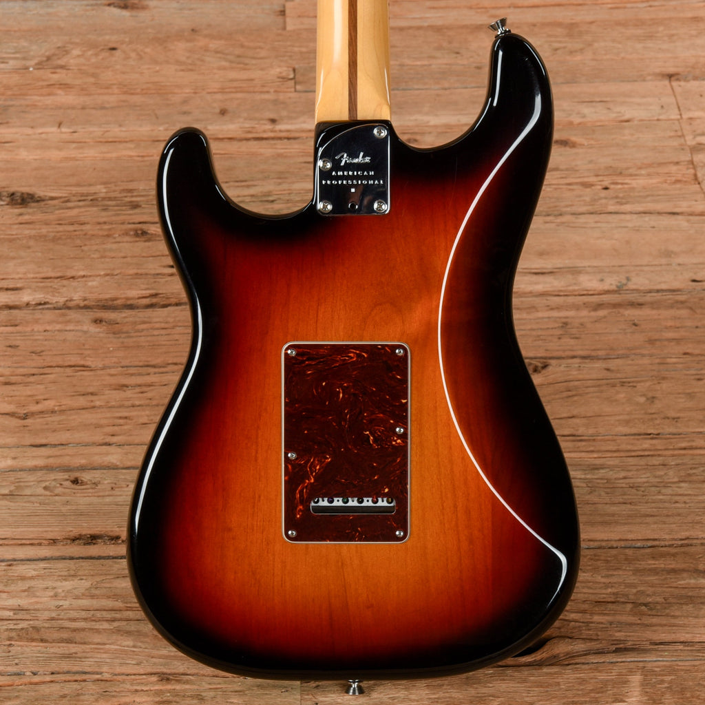 Fender American Professional II Stratocaster Sunburst 2020 - View 3 | MusicMarket