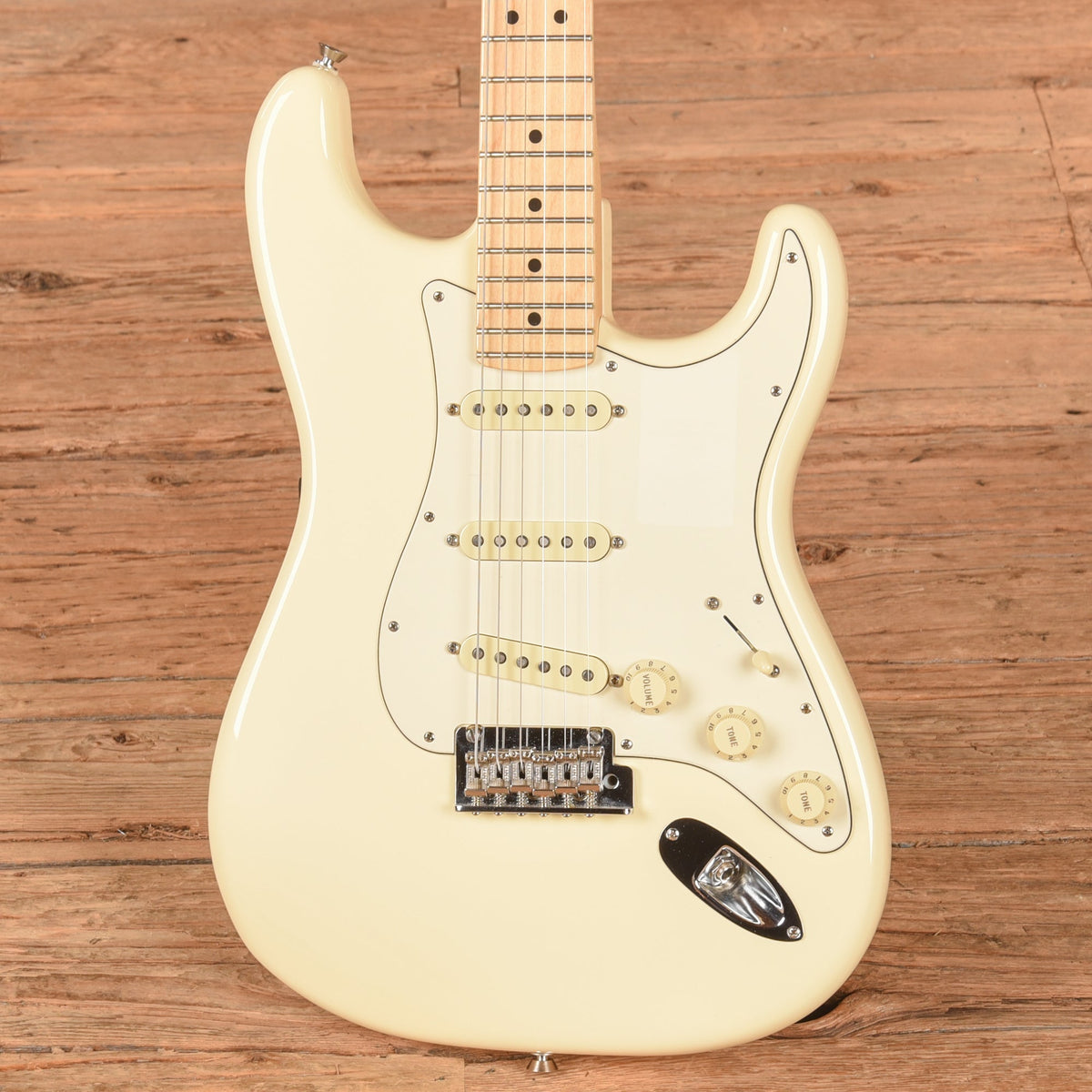 Fender American Professional Stratocaster Olympic White 2018 - View 2 | MusicMarket