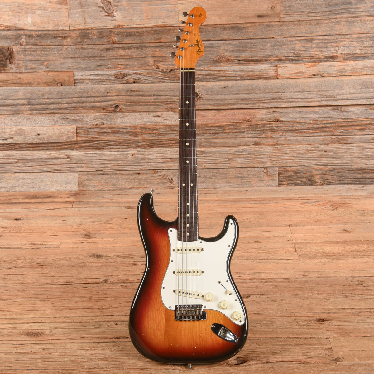 Fender American Vintage '62 Stratocaster Sunburst 1982 - View 4 | MusicMarket