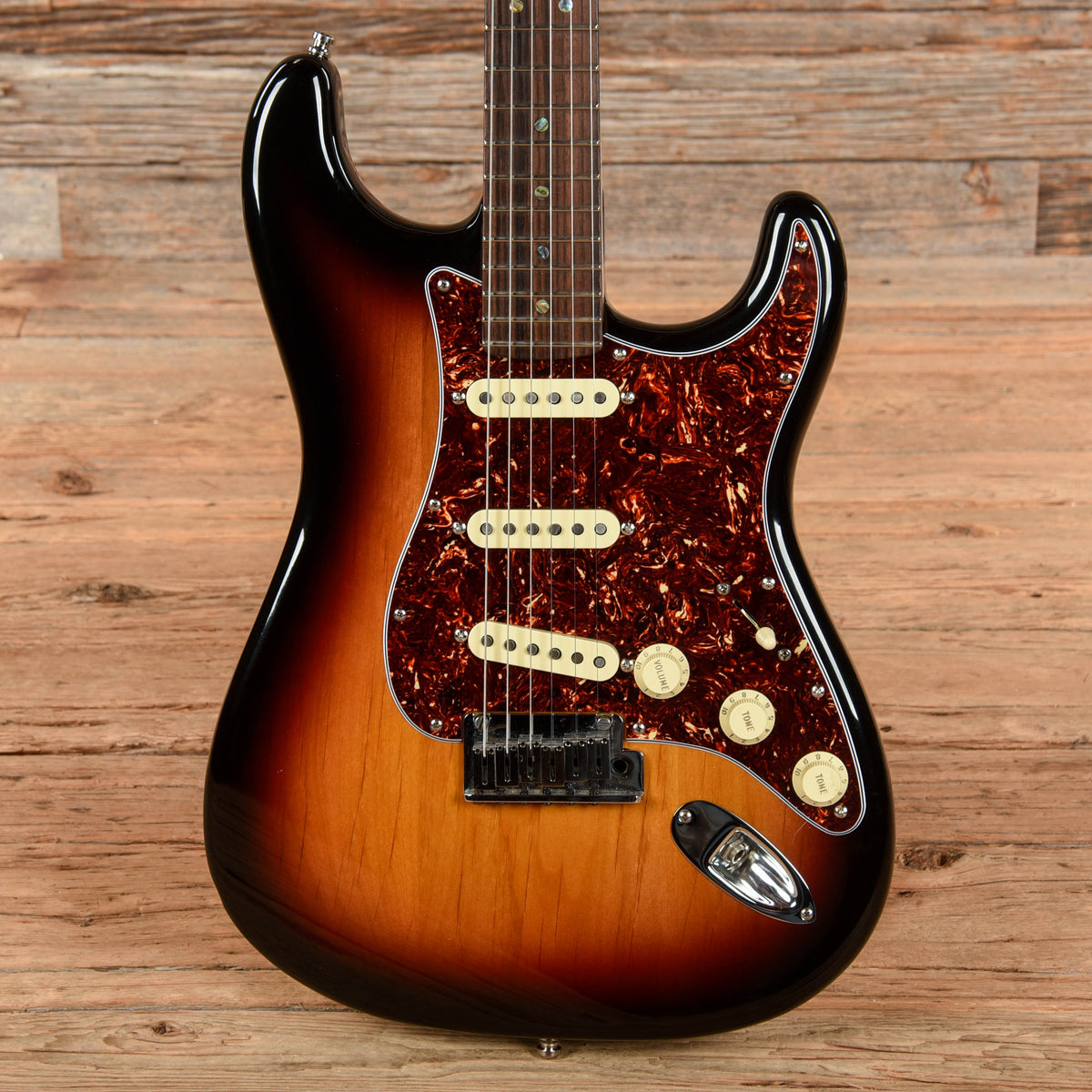 Fender AmericanDeluxe Stratocaster Sunburst 2005 - MusicMarket