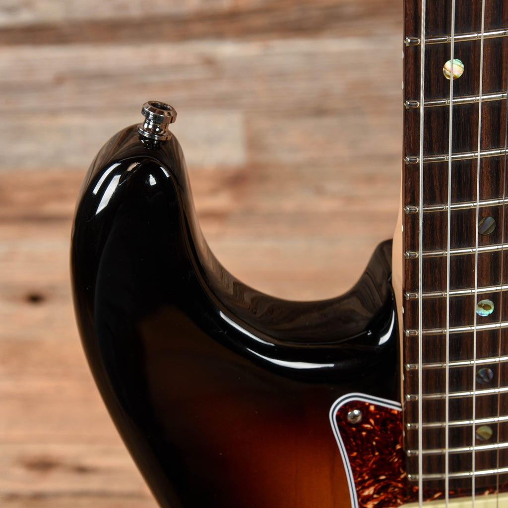 Fender AmericanDeluxe Stratocaster Sunburst 2005 - View 10 | MusicMarket